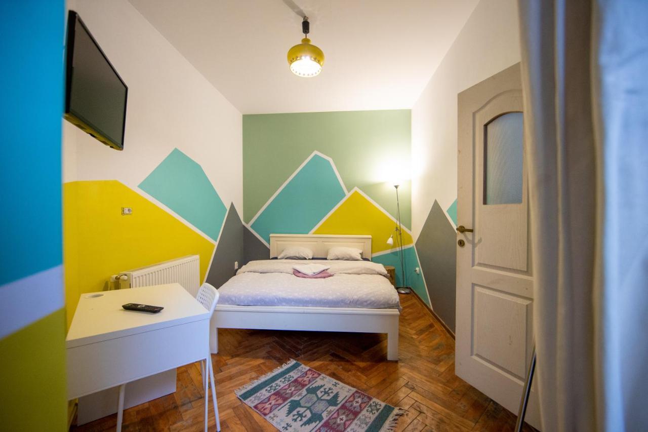 Hostel Cornel Тімішоара Екстер'єр фото