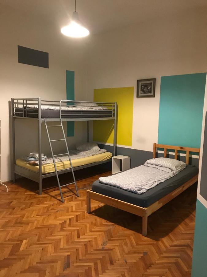 Hostel Cornel Тімішоара Екстер'єр фото
