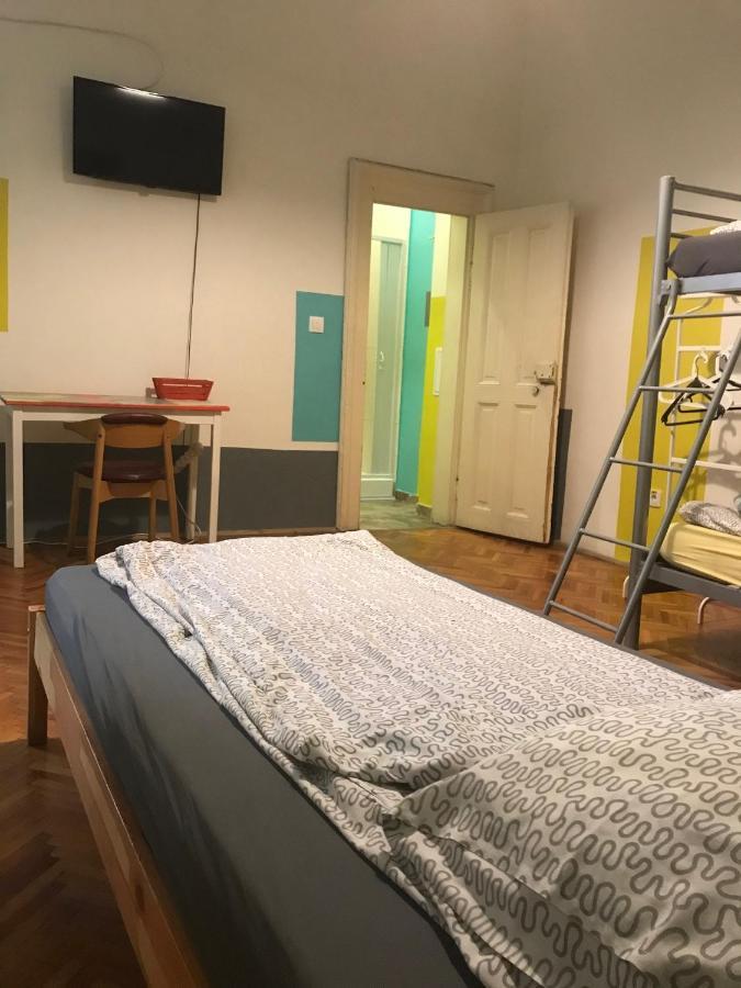 Hostel Cornel Тімішоара Екстер'єр фото